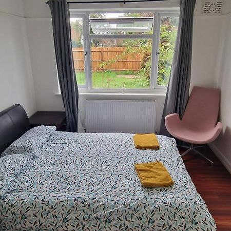 Ritzs Place Northolt  Екстер'єр фото