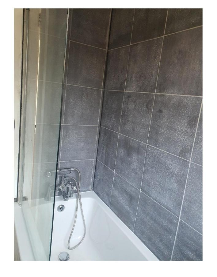 Ritzs Place Northolt  Екстер'єр фото