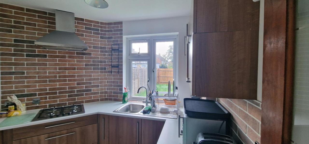 Ritzs Place Northolt  Екстер'єр фото