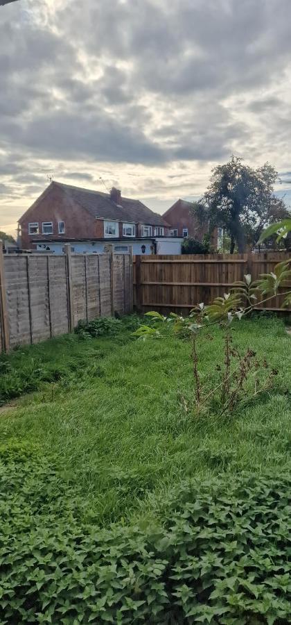 Ritzs Place Northolt  Екстер'єр фото