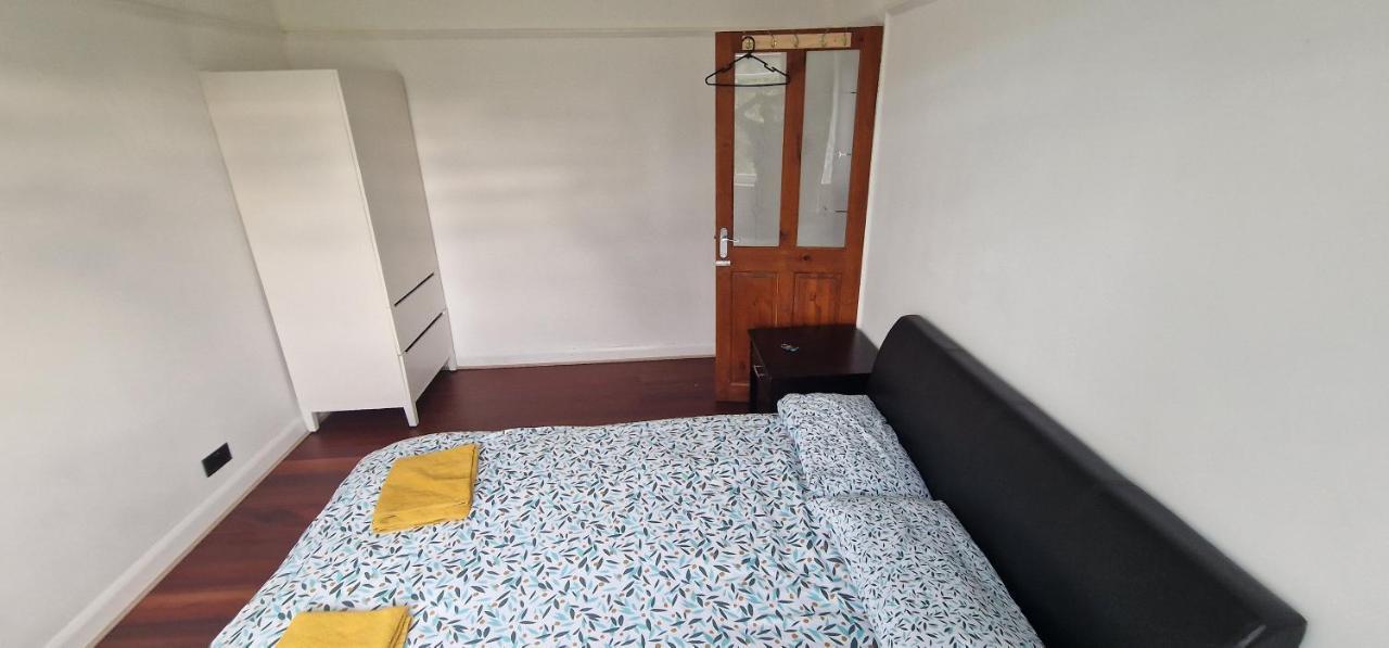 Ritzs Place Northolt  Екстер'єр фото