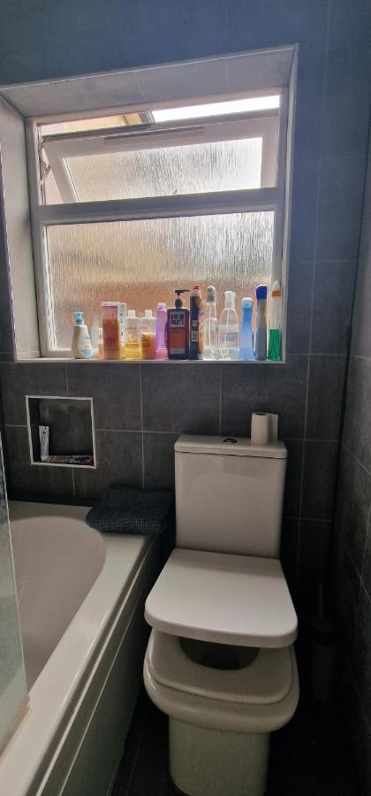 Ritzs Place Northolt  Екстер'єр фото