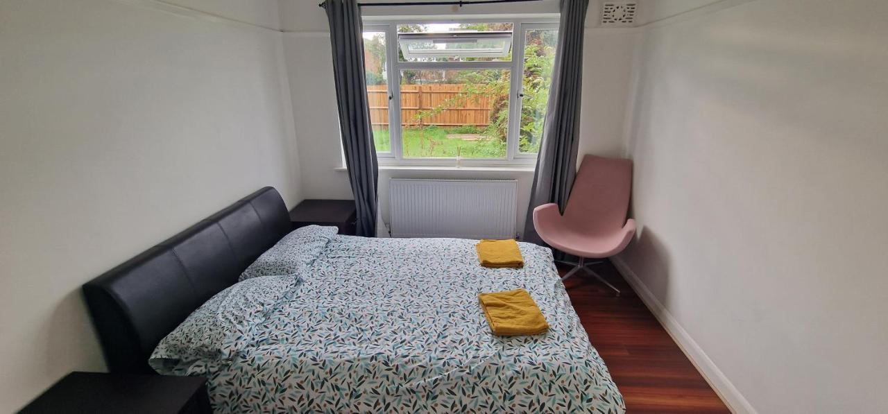 Ritzs Place Northolt  Екстер'єр фото